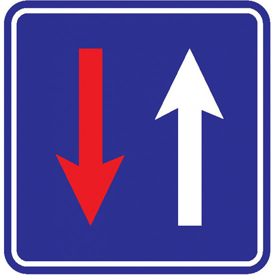 Önceliği Olan Yön Levhası İşareti