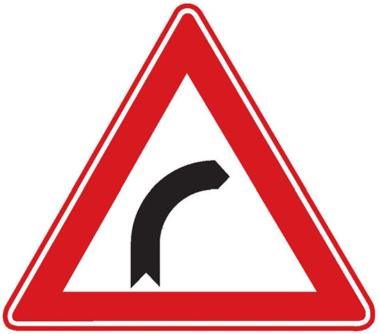 Sağa Tehlikeli Viraj Levhası İşareti